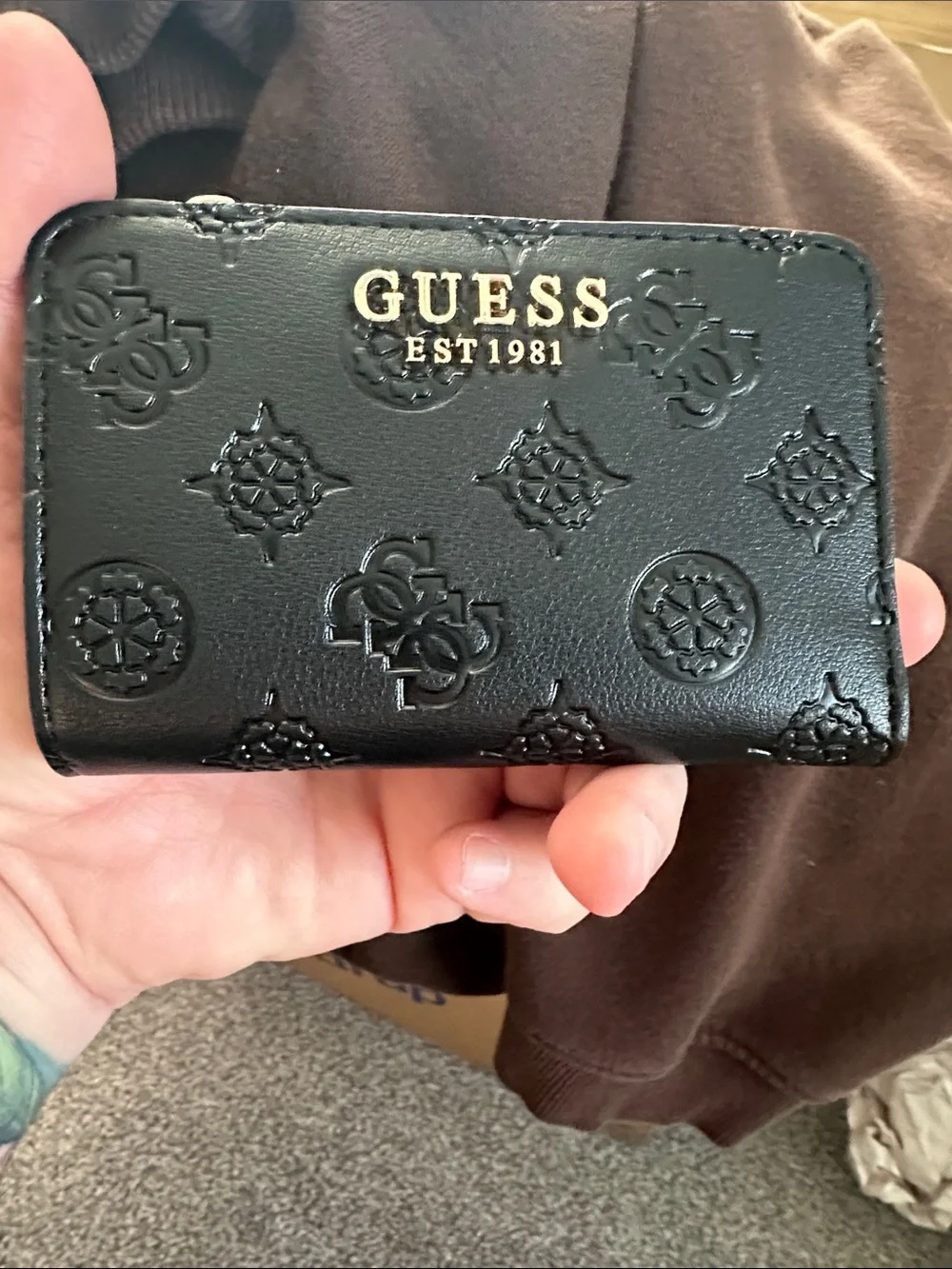 GUESS Embossed Logo Small Bifold Zip Wallet Card Holder Black